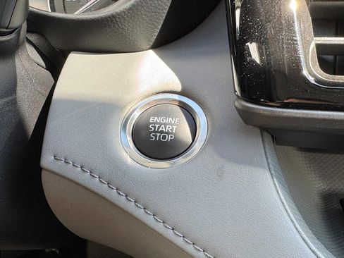 Used 2025 Toyota Highlander AWD image 22