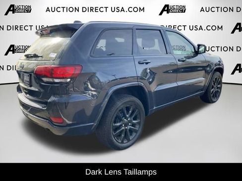 Used 2018 Jeep Grand Cherokee Altitude image 21
