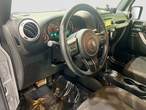 Used 2016 Jeep Wrangler Unlimited Sahara w/ Connectivity Group AWD/4WD image 16