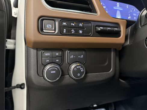 Used 2024 Chevrolet Tahoe High Country image 21