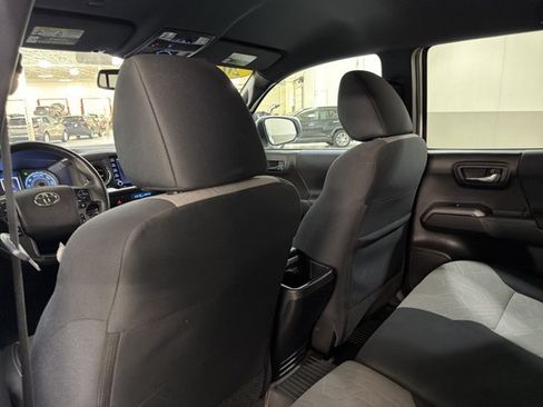 Used 2023 Toyota Tacoma TRD Off-Road w/ Technology Package AWD/4WD image 17