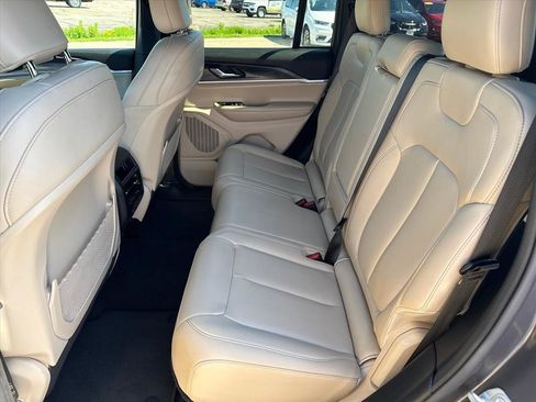 Used 2024 Jeep Grand Cherokee Limited AWD/4WD image 10