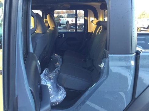 New 2026 Jeep Gladiator Sport AWD/4WD image 15