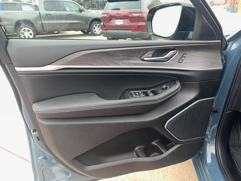 New 2026 Jeep Grand Cherokee L Limited AWD/4WD image 18