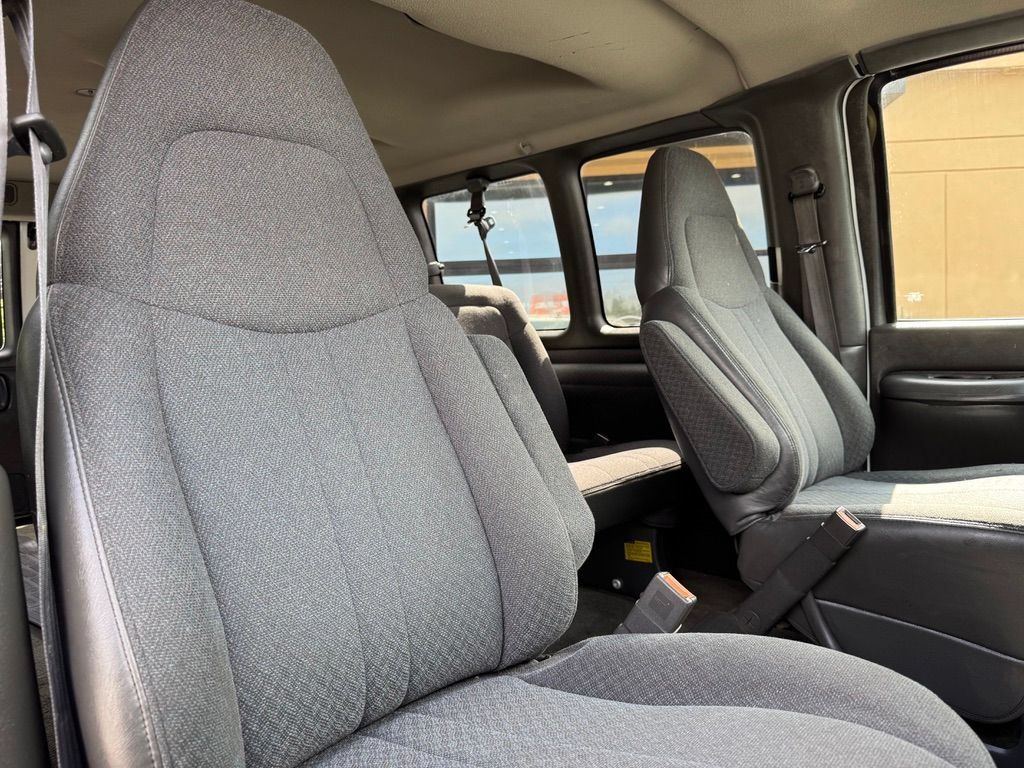 Used 2001 Chevrolet Express 3500 Passenger w/ LS Preferred Equipment Group RWD image 22