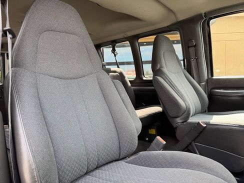 Used 2001 Chevrolet Express 3500 Passenger w/ LS Preferred Equipment Group RWD image 22