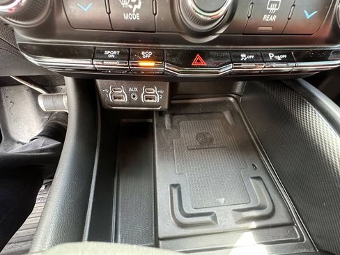 Certified 2022 Dodge Durango R/T w/ Blacktop Package AWD/4WD image 39