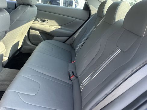 Used 2023 Hyundai Elantra SEL w/ Convenience Package FWD image 12