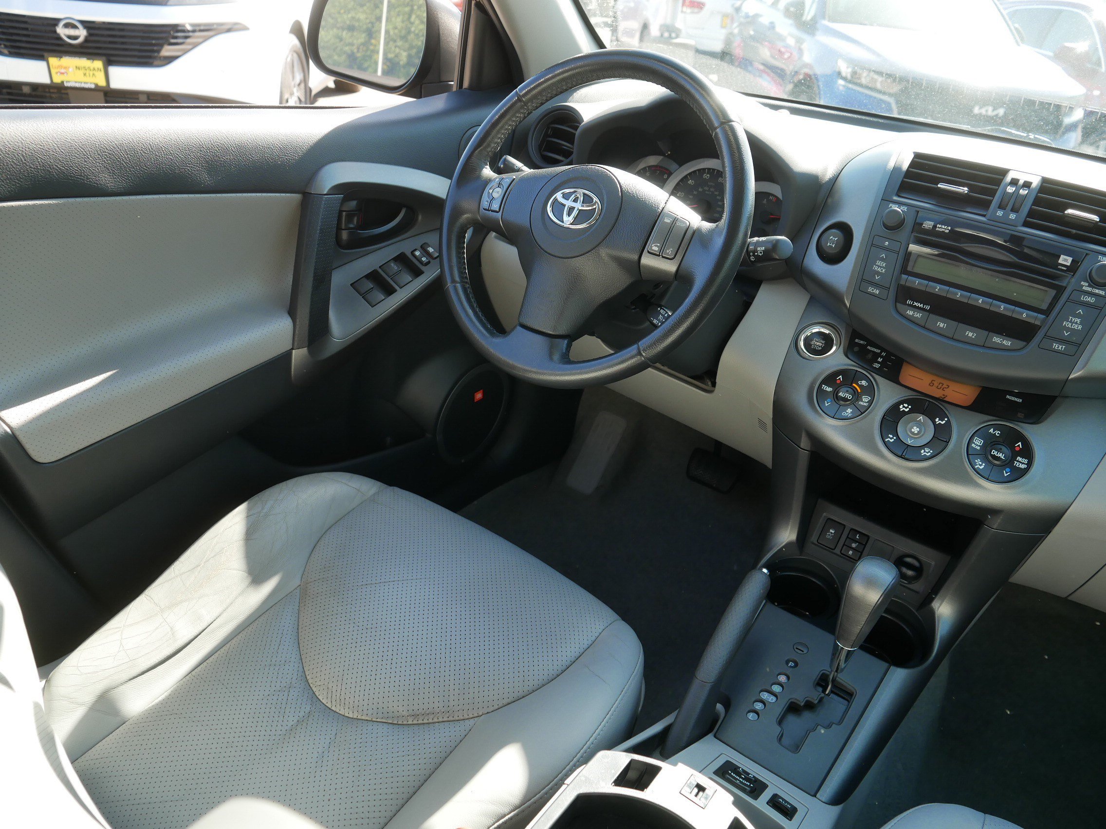 Used 2011 Toyota RAV4 Limited w/ Limited Extra Value Pkg AWD/4WD image 9