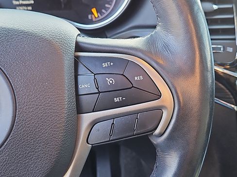 Used 2022 Jeep Grand Cherokee Limited image 22