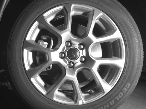 Used 2025 Jeep Compass Limited image 9