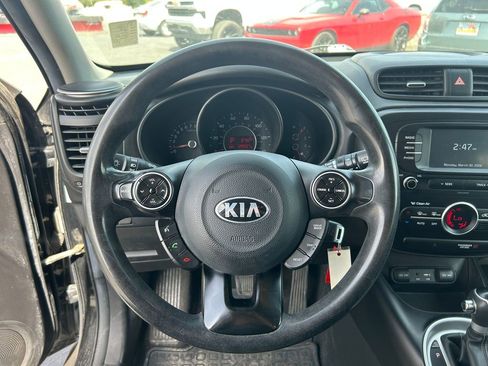Used 2017 Kia Soul + FWD image 19