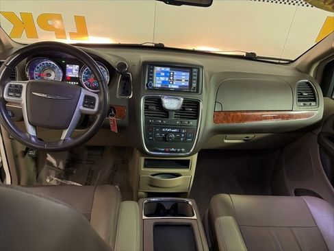 Used 2013 Chrysler Town & Country Touring image 35