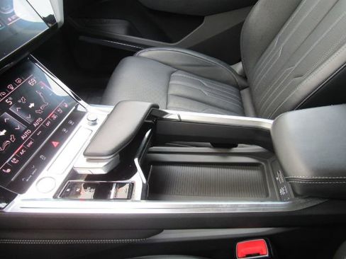 Used 2019 Audi e-tron Prestige w/ Prestige Package image 48
