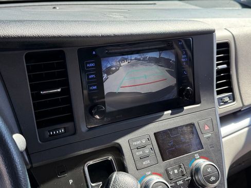 Used 2016 Toyota Sienna LE image 21