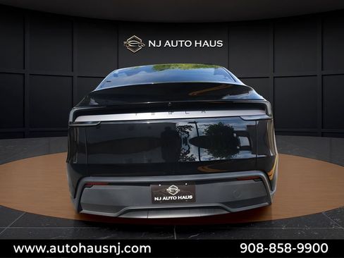 Used 2026 Tesla Model Y Long Range RWD image 10