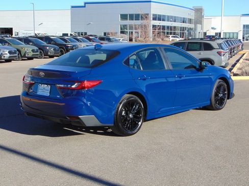 Used 2025 Toyota Camry SE image 4
