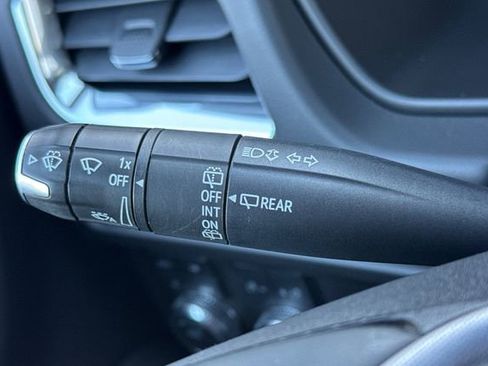 Used 2023 GMC Yukon SLT AWD/4WD image 39