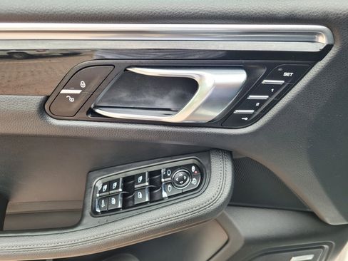 Used 2015 Porsche Macan S image 19
