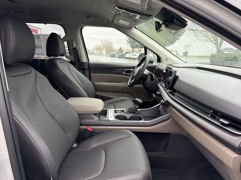 New 2026 Kia Carnival EX FWD image 13
