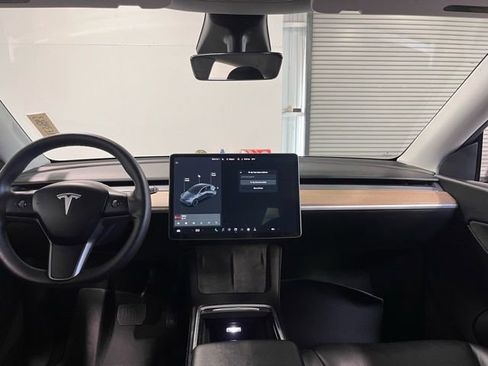 Used 2021 Tesla Model Y Long Range image 19