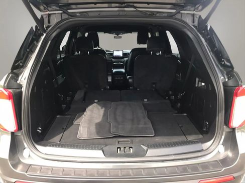 Used 2020 Ford Explorer XLT w/ Equipment Group 202A AWD/4WD image 42