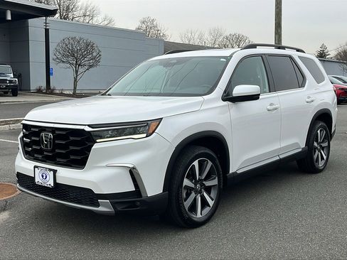 Used 2024 Honda Pilot Touring image 3