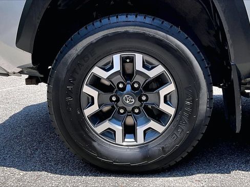 Used 2021 Toyota Tacoma TRD Off-Road AWD/4WD image 31