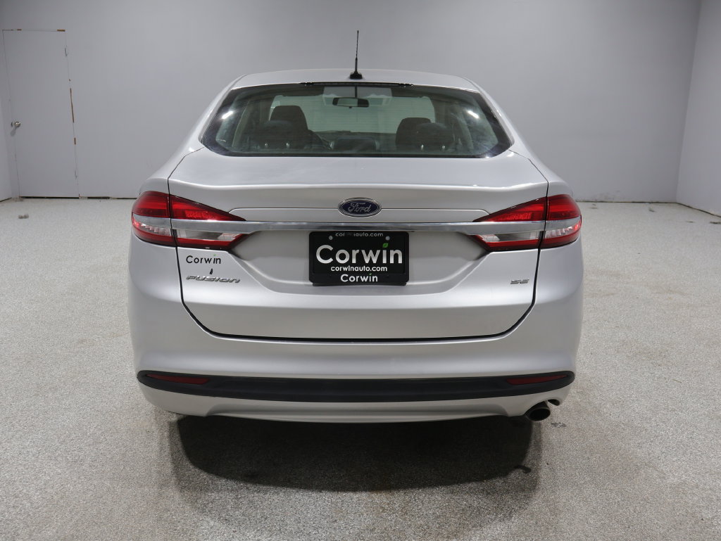 Used 2017 Ford Fusion SE FWD image 14
