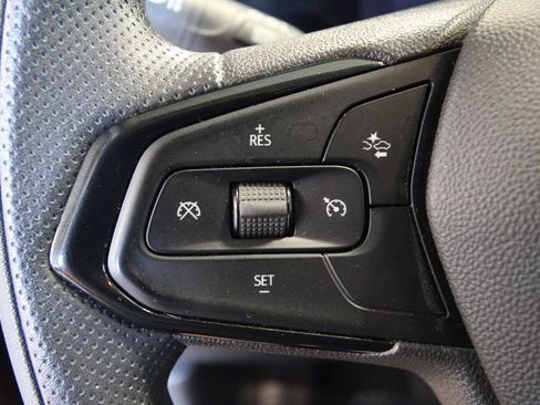 Used 2025 Chevrolet Trax LT FWD image 18
