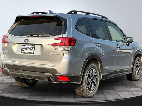 Used 2022 Subaru Forester Premium AWD/4WD image 6