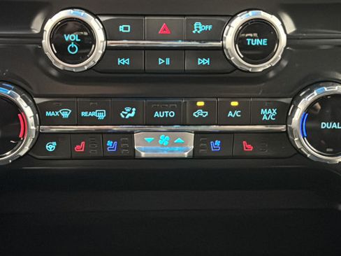 Used 2025 Ford F150 Lariat w/ Equipment Group 501A Mid AWD/4WD image 17