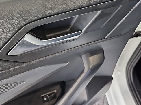 Used 2025 Volkswagen Jetta SE image 21