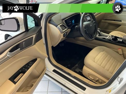 Used 2016 Ford Fusion SE FWD image 9