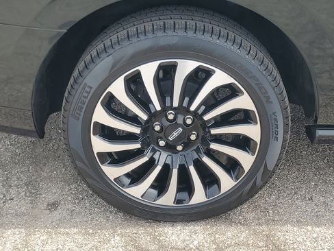 Used 2024 Lincoln Navigator Black Label AWD/4WD image 7