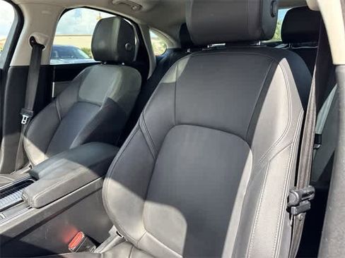 Used 2018 Jaguar XF 25t image 13
