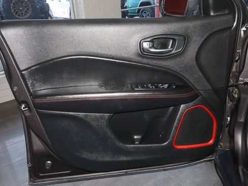 Used 2020 Jeep Compass Trailhawk image 15