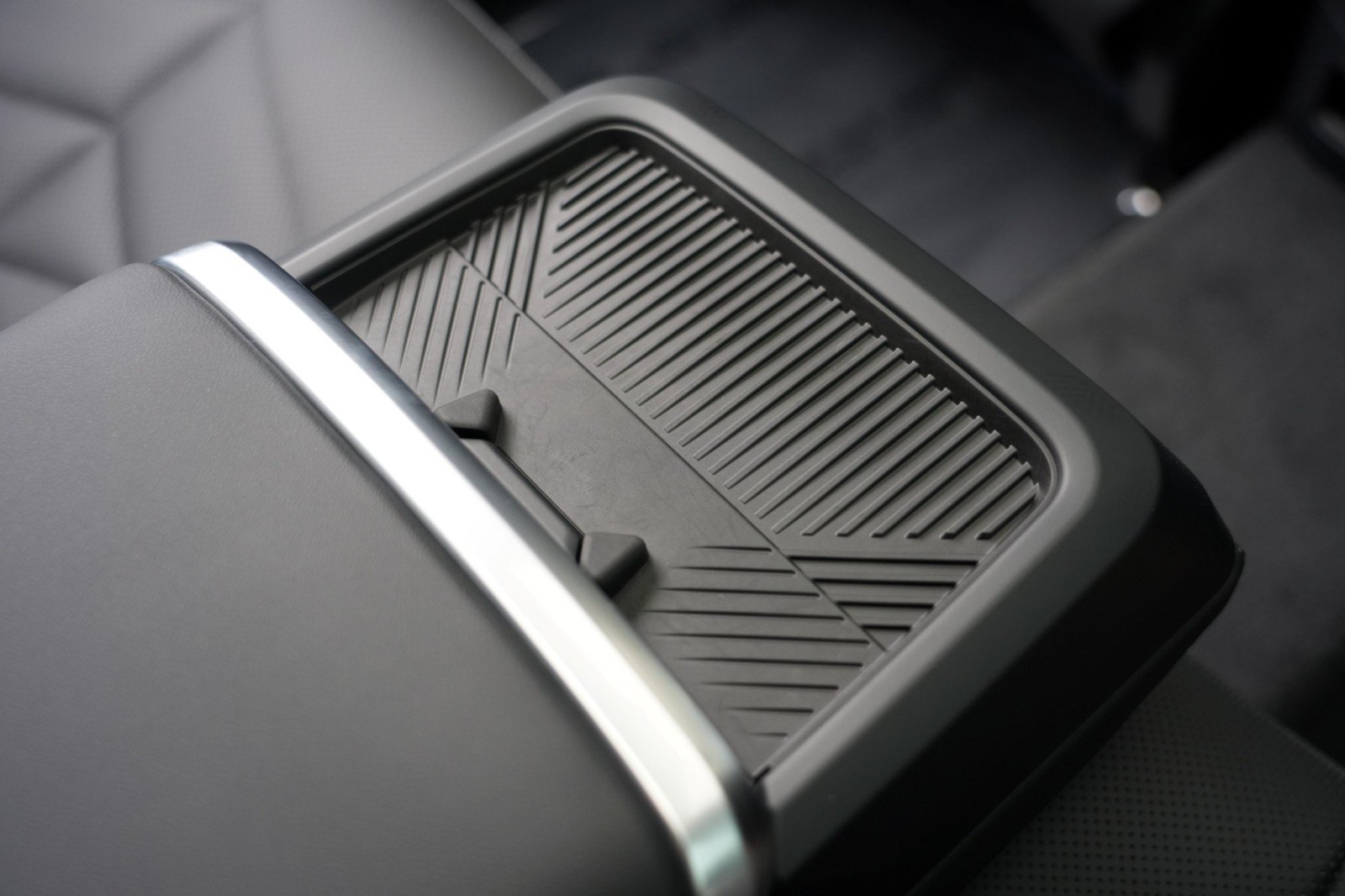 Used 2025 BMW 740i w/ Premium Package RWD image 49