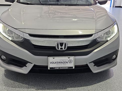 Used 2018 Honda Civic EX-T image 10