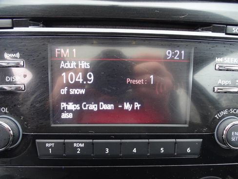 Used 2015 Nissan Rogue SV FWD image 22