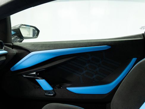 Used 2025 Lamborghini Revuelto image 39