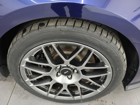 Used 2011 Ford Mustang Shelby GT500 w/ SVT Performance Pkg RWD image 3