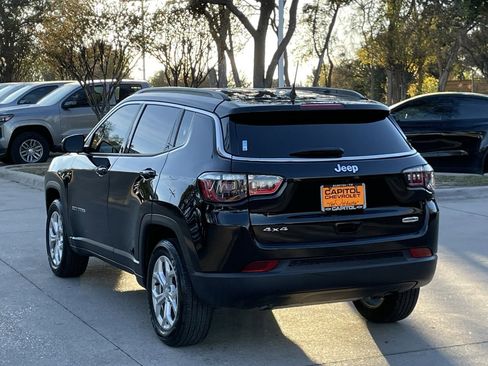 Used 2024 Jeep Compass Latitude image 4