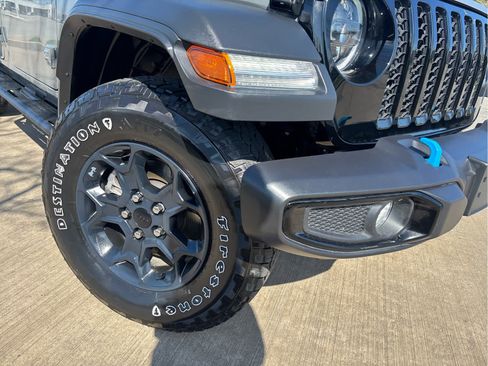 Used 2023 Jeep Wrangler Unlimited AWD/4WD image 3