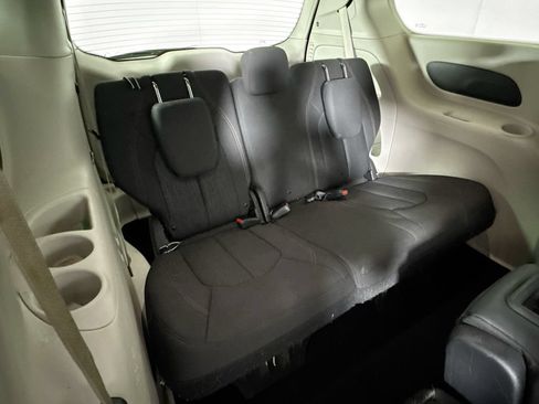 Used 2019 Chrysler Pacifica Touring Plus w/ Advanced Safetytec Group FWD image 28
