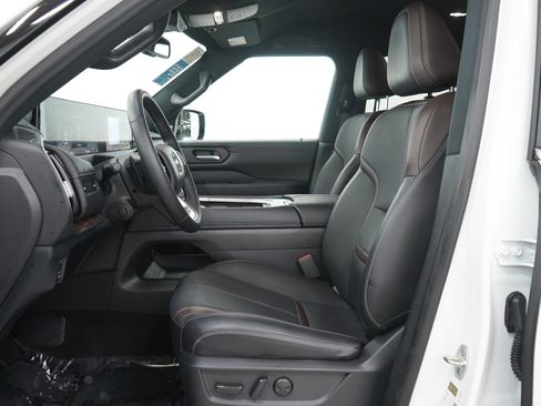 Used 2025 Nissan Armada SL AWD/4WD image 24