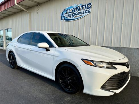 Used 2018 Toyota Camry LE FWD image 4