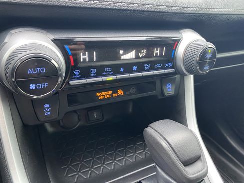 Used 2022 Toyota RAV4 XLE image 33