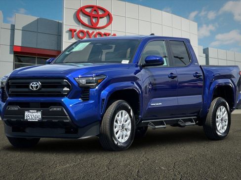 Used 2025 Toyota Tacoma SR5 AWD/4WD image 7