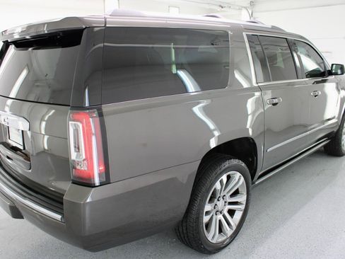 Used 2019 GMC Yukon XL Denali w/ Denali Ultimate Package AWD/4WD image 9
